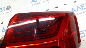 Lampă aripă exterioară dreapta Audi A6 C7 16-18, zgârieturi
