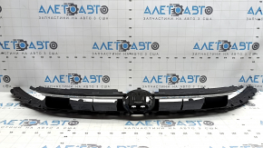 Решетка радиатора grill VW Jetta 25-26 без эмблемы