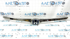 Молдинг двери багажника верхний Honda CRV 20-22 хром с эмблемой, hybrid, царапины