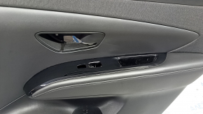 Обшивка двери карточка задняя правая Hyundai Tucson 22-24 черная с черной вставкой ткань, подлокотник черный кожа, хром молдинг с черным глянцем, царапины, под химчистку, в копоти