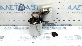 Pompa de combustibil pentru Audi A6 C7 12-18 are un conector defect.