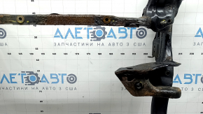 Cadrul frontal ruginit al unui Audi A6 C7 12-18