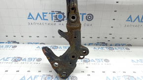 Cadrul frontal ruginit al unui Audi A6 C7 12-18