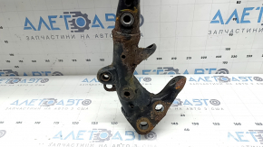 Cadrul frontal ruginit al unui Audi A6 C7 12-18