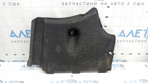 Protecția inferioară față dreapta a caroseriei la Audi A6 C7 12-18 este uzată și ruptă.