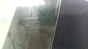 Geam ușă dreapta față Toyota Prius 30 10-15, nuanță galbenă