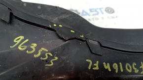 Suportul din conducta de răcire a frânei stânga la un BMW 3 F30 12-18 este defect.