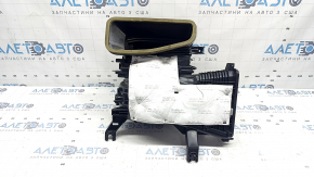 Carcasa încălzitorului goală a unui Hyundai Tucson 22-26, fără ventilator, rezistor sau actuator, și cu o fisură în suport.