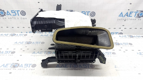 Carcasa încălzitorului goală a unui Hyundai Tucson 22-26, fără ventilator, rezistor sau actuator, și cu o fisură în suport.