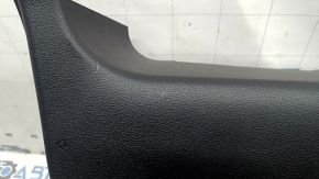 Garnitură inferioară a portbagajului unui Toyota Prius 50 16-22 negru, zgârieturi, elemente de fixare rupte