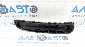 Suportul barei de protecție față dreapta pentru un Toyota Prius 50 16-22 are un zăvor spart.
