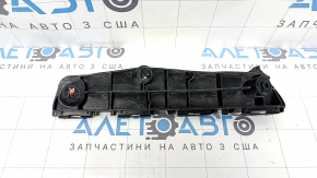 Suportul barei de protecție față dreapta pentru un Toyota Prius 50 16-22 are un zăvor spart.