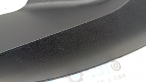 Накладка задней стойки нижняя правая Toyota Prius 50 16-20 черная, царапины