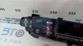 Zgârieturi pe panoul de control al climatizării la Toyota Prius 50, 16-22