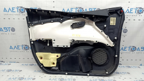 Обшивка двери карточка передняя правая Toyota Prius 50 16-22 черная с черной вставкой пластик, подлокотник черная кожа, царапины