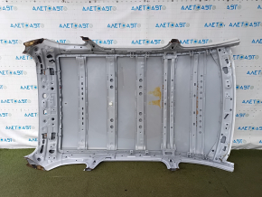 Общий вид крышки крыши от Mazda CX-9 2016-2023, покрашенная поверхность с несколькими дефектами.