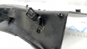 Capacul stopului exterior stânga spate pentru un Toyota Prius 50 16-18 are un suport defect.