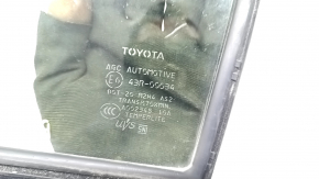Стекло двери треугольник переднее левое Toyota Prius 50 16-22 с уплотнителем, царапины