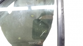 Стекло двери треугольник переднее левое Toyota Prius 50 16-22 с уплотнителем, царапины