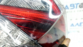Фонарь верхний крыло правый Toyota Prius 50 16-18 царапины, надломано крепление, стекло грязное изнутри