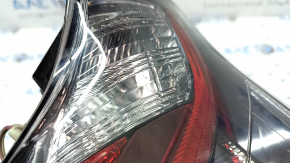 Фонарь верхний крыло правый Toyota Prius 50 16-18 царапины, надломано крепление, стекло грязное изнутри