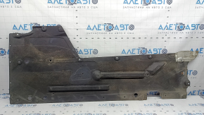 Protecție partea inferioară dreapta pentru BMW 3 F30 4d 12-18 uzată și cu rupturi.