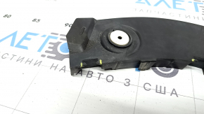 Suportul barei spate stânga la un Chevrolet Volt 16-19 este defect.