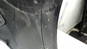Bara spate este goală și superioară, Chevrolet Volt 16-19, neagră, cu elemente de fixare rupte.