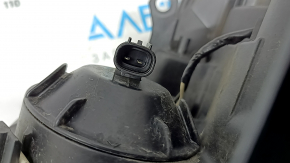 Фара передняя правая Toyota Prius V 15-17, рест, галоген, сломаны крепления, под полировку