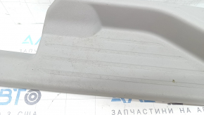 Ornamente prag interior spate stânga pentru Toyota Prius V 15-17, gri, zgârieturi, plastic alb, element de fixare rupt