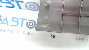 Ornamente prag interior spate stânga pentru Toyota Prius V 15-17, gri, zgârieturi, plastic alb, element de fixare rupt