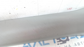 Ornamente prag interior față stânga pentru Toyota Prius V 12-17, gri, zgârieturi