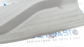 Накладка порога задняя правая внутренняя Toyota Prius V 15-17 серая, царапины, потерта