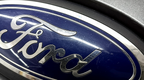 Решетка радиатора в сборе Ford F150 15-20 с эмблемой, царапины, надломана, сломано крепление