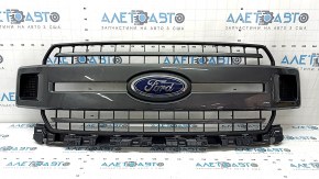 Решетка радиатора в сборе Ford F150 15-20 с эмблемой, царапины, надломана, сломано крепление
