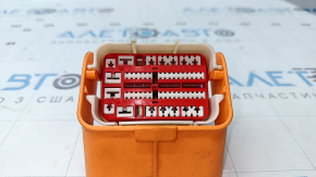 Conector mamă 16-26 pentru cutia de siguranțe de sub capotă a Volvo XC90