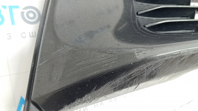 Нижняя решетка переднего бампера Toyota Prius V 15-17 без ПТФ, царапины, сломаны крепления, нештатные отверстия, вмятины