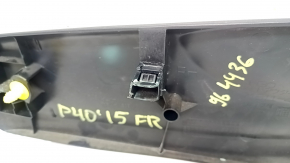 Накладка боковая пассажирского сидения правая Toyota Prius V 12-17 черная, побелел пластик