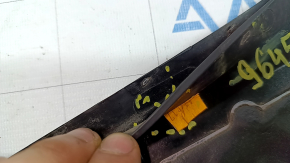 Bandă aripă dreapta pentru un Chevrolet Volt din 1919, negru lucios cu crom, garnitură de etanșare ruptă
