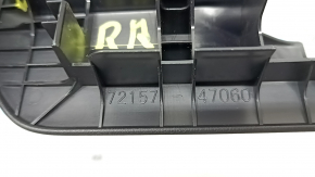 Husă scaun spate dreapta, al doilea rând, spate stânga, Toyota Prius V 12-17, neagră, zgârieturi