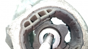 Capacul spate stânga Volvo XC90 16-22 are silentblocurile crăpate