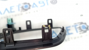 Ornamente negre pe bordul Ford Escape MK4 20-22, lipsă partea inferioară, crăpături în suport
