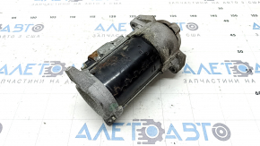 Demarorul la un Volvo XC90 16-22 este ruginit.