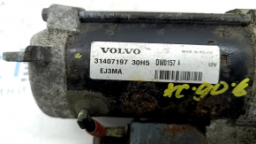Demarorul la un Volvo XC90 16-22 este ruginit.