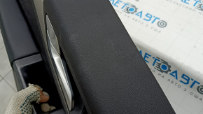 Panou ușă stânga față pentru Ford Escape MK4 2020-2022, negru cu inserție din plastic negru, cotieră din piele neagră, ornament gri, cu mâner, zgârieturi, lovituri