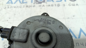 Мотор вентилятора охлаждения правый Toyota Prius V 12-17