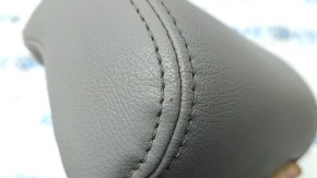 Tetieră centrală pentru al doilea rând de scaune pentru Toyota Prius V 15-17, piele, gri, zgârieturi
