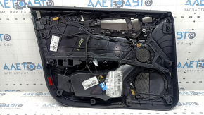 Обшивка двери карточка передняя правая Audi A4 B9 17-19 черная, черный подлокотник кожа, вставка черная кожа, Bang and Olufsen, вмятины, царапины, загнута эмблема, тычка