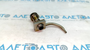 Injector de ulei motor Mercedes CLA 250 14-19 cu șurub