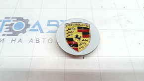 Центральный колпачок на диск Porsche Macan 15-26 цветная эмблема под R18, 64.5/46.5мм, серебро, коррозия